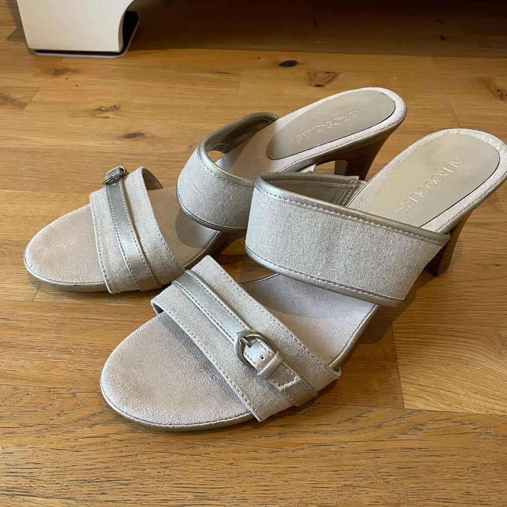 EUC Aerosoles Women’s 10 M Golden Tan color Heel Sandals